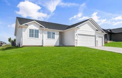 1902 E Clinton Place, Indianola, IA 50125