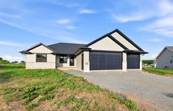 575 Emerald Isle Ct, Wrightstown, WI 54180