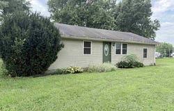 102 E Davidson Street, Staunton, IN 47881