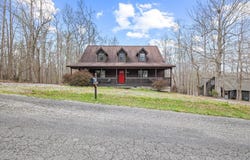 143 Koala Ridge Rd, Byrdstown, TN 38549