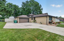 1043 Walter Street, Lemont, IL 60439