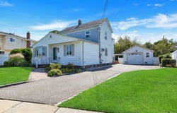 59 11th Street, Hicksville, NY 11801