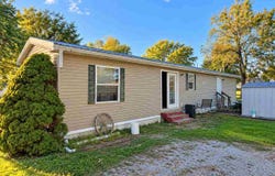 315 S Maple Street, Cincinnati, IA 52549