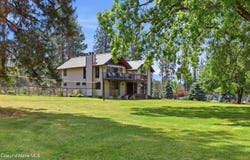 1542 Peninsula Rd, Hope, ID 83836