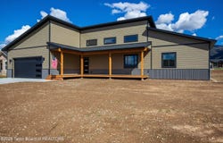 600 LITTLE GREYS Loop, Etna, WY 83118