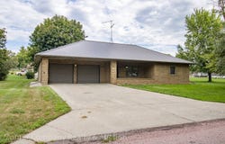 601 S 2nd St, Doon, IA 51235