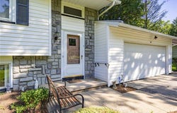 48 Old Pond Rd, Rochester, NY 14625