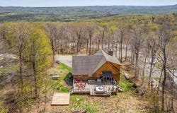 16 Rock Split Way, Wilmington, VT 05363