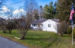 367 Pennsylvania Ave, Hancock, NY 13783