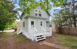 1515 N 8th Ave E, Duluth, MN 55805