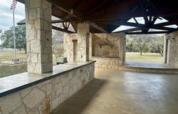712 Coventry Rd, Spicewood, TX 78669