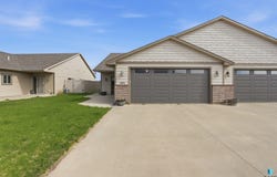 3804 E Brewster St, Sioux Falls, SD 57108