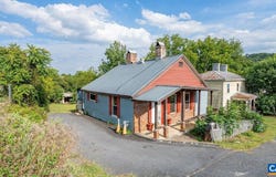 401 BOWLING ST, STAUNTON, VA 24401