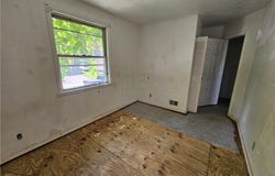 200 Juniper Dr, Coraopolis, PA 15108