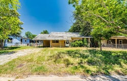 1408 Circle Dr, Round Rock, TX 78664