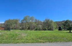 664 Coal River Road, GLEN DANIEL, WV 25844