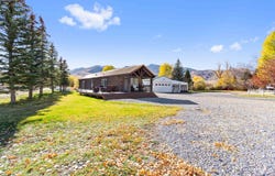 107 & 109 Willow St, Mackay, ID 83251