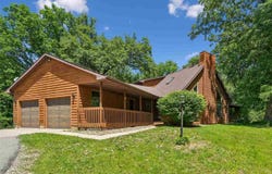 4084 Crest View Road NE, Solon, IA 52333
