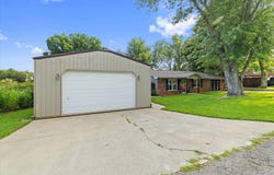 215 Spring Grove Blvd., Morganfield, KY 42437