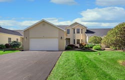 201 Falling Brook, Fayetteville, NY 13066