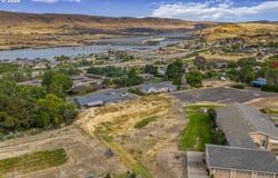 2837 E 9TH St, TheDalles, OR 97058