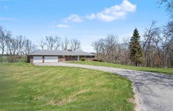 2488 Sugar Bottom Rd NE, Solon, IA 52333