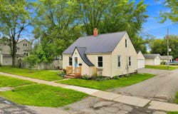 207 E EDISON STREET, Marshfield, WI 54449