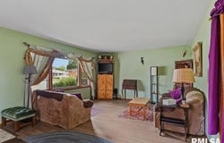2124 BLACKHAWK Road, Springfield, IL 62702