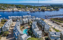 357 Pirates Landing Dr, Carrabelle, FL 32322