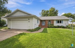 1878 Constance Dr, Vermillion, SD 57069