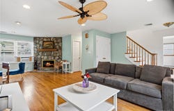22 Park E, New Hyde Park, NY 11040