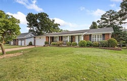 4126 Concord Oaks Drive, St Louis, MO 63128