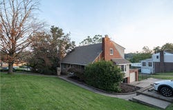 990 El Rancho Dr, Green Tree, PA 15220
