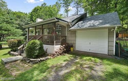107 Maple Drive, Greentown, PA 18426