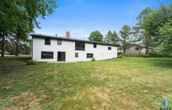 2801 W DELRICH Dr, Sioux Falls, SD 57107-0808
