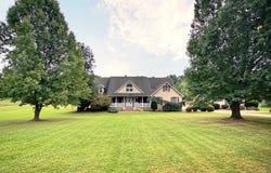 8295 S EAST SIDE HWY, ELKTON, VA 22827