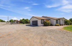 2830 E RYAN Road, Gilbert, AZ 85297