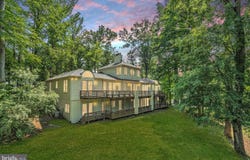 926 Saigon Rd, McLean, VA 22102