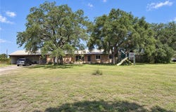 2835 Earls Trail, Beeville, TX 78102