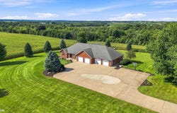 1355 220th St, Ionia, IA 50645