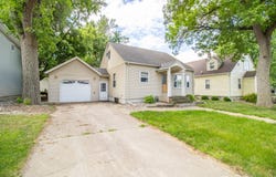 1310 4th st, Hull, IA 51239