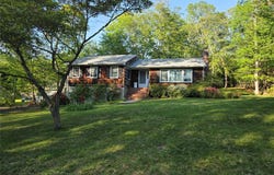 13 Linda Lane E, Riverhead, NY 11901
