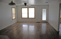 633 S Commerce St, Lockhart, TX 78644