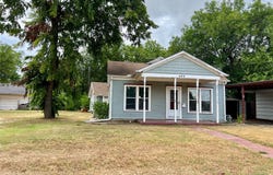 405 E South, Henrietta, TX 76365