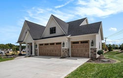 8432 Ravinewood Drive, Jenison, MI 49428