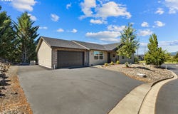374 BENTGRASS Ct, Sutherlin, OR 97479
