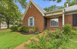 6608 SUNGATE Dr S, Bartlett, TN 38135