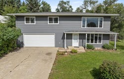 117 13th Ave NE, Minot, ND 58703