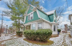 253 W Union St, Athens, OH 45701