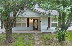 1002 Pine Street, Bonham, TX 75418